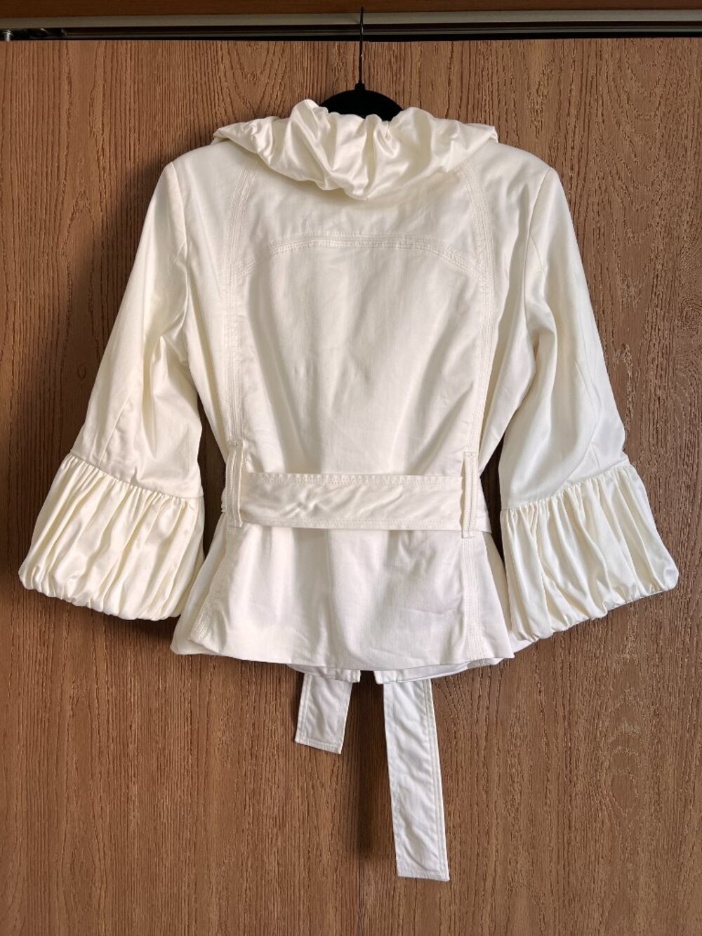 Cartise Off-White Ruched Statement Jacket - Picture 7 of 7